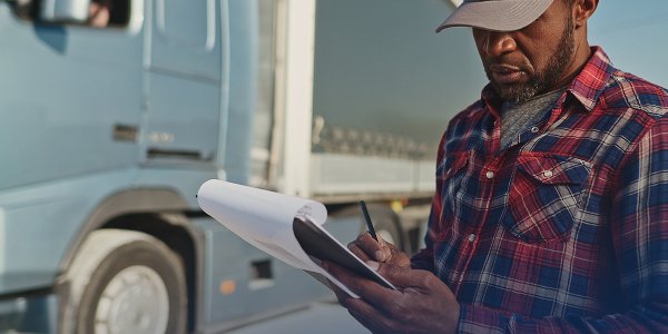 Contract Logistics with myleo / dsc - man in front of a truck